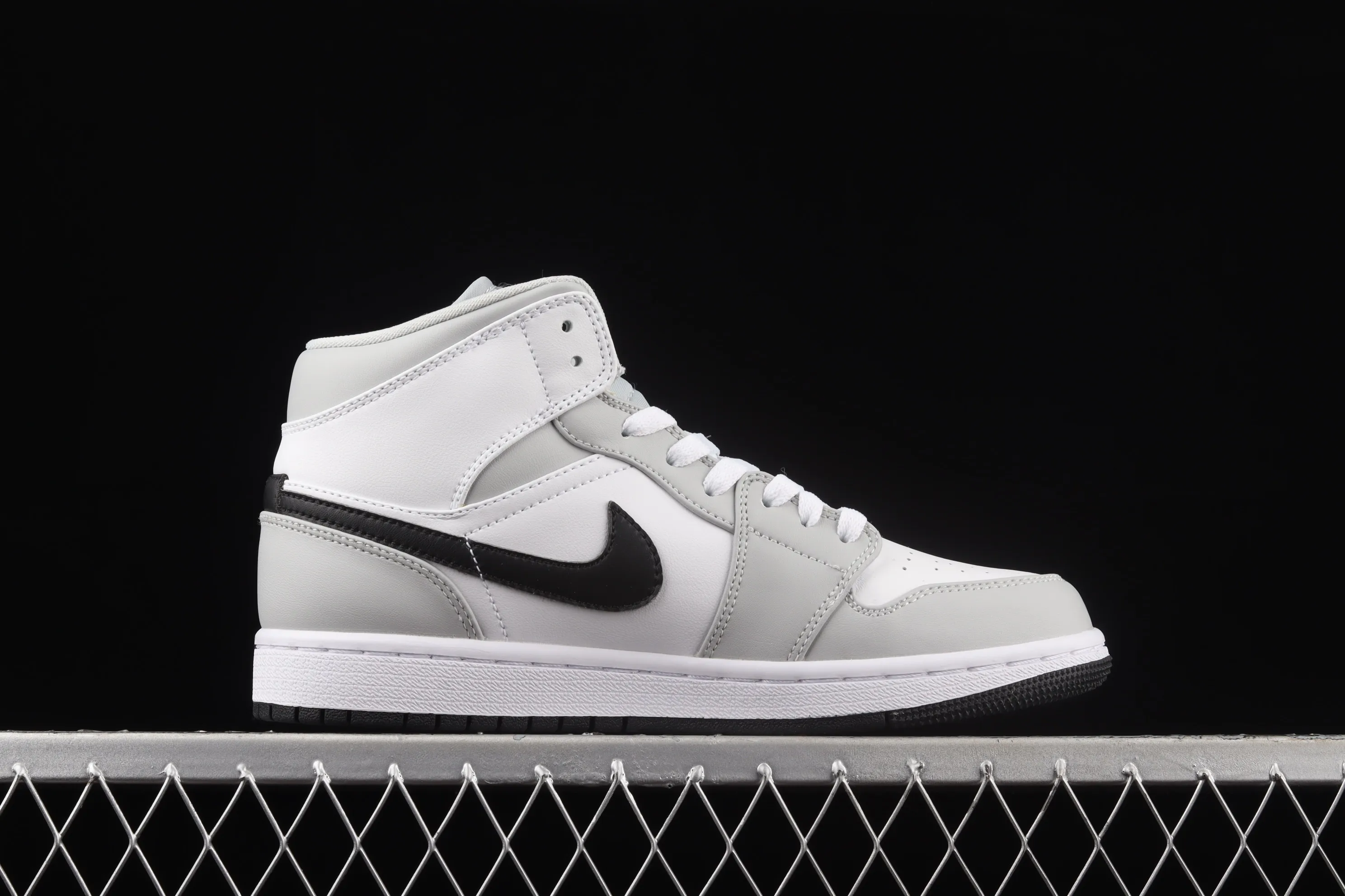 All Categories Air Jordan Jordan Series Basketball Shoes Air Jordan 1 Mid Air Jordan 1 Mid AJ1 Joe 1 New Ash Mid-top Cultural Basketball Shoes BQ6472-015